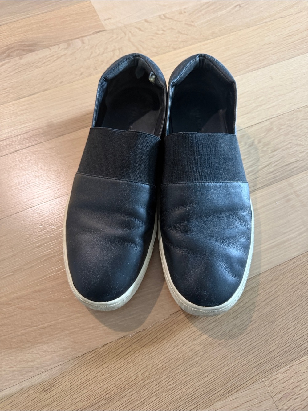 Vince Slip-On Leather Sneakers in Black sz 8